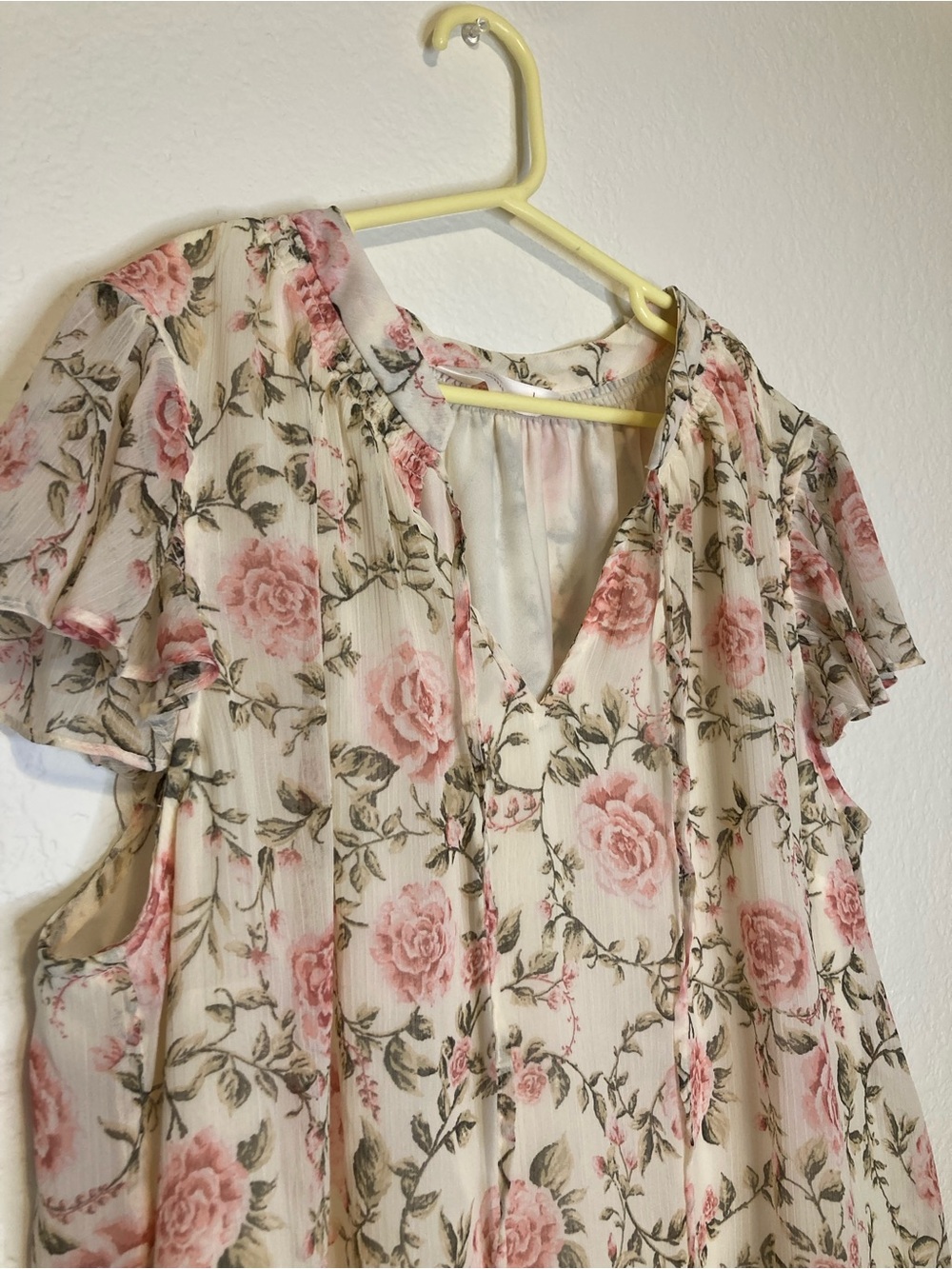 Women's Lauren Conrad Blouse Floral Ruffle Short Sleeve Keyhole Top Roses Size L - Picture 3 of 8